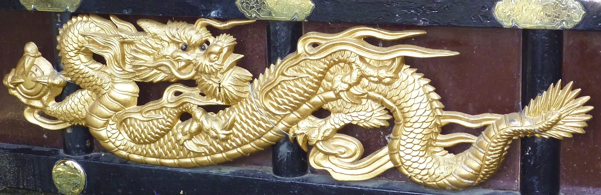 Dragon on shrine - GGR